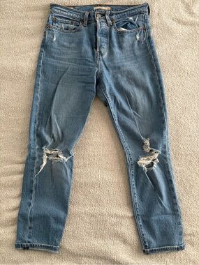 Levi's Women's Light Blue Ripped Skinny Jeans